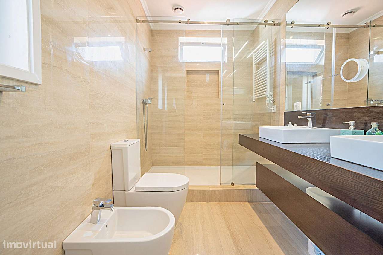 Moradia 4 frentes com piscina junto ao mar em Leça da Palmeira - Grande imagem: 5/25