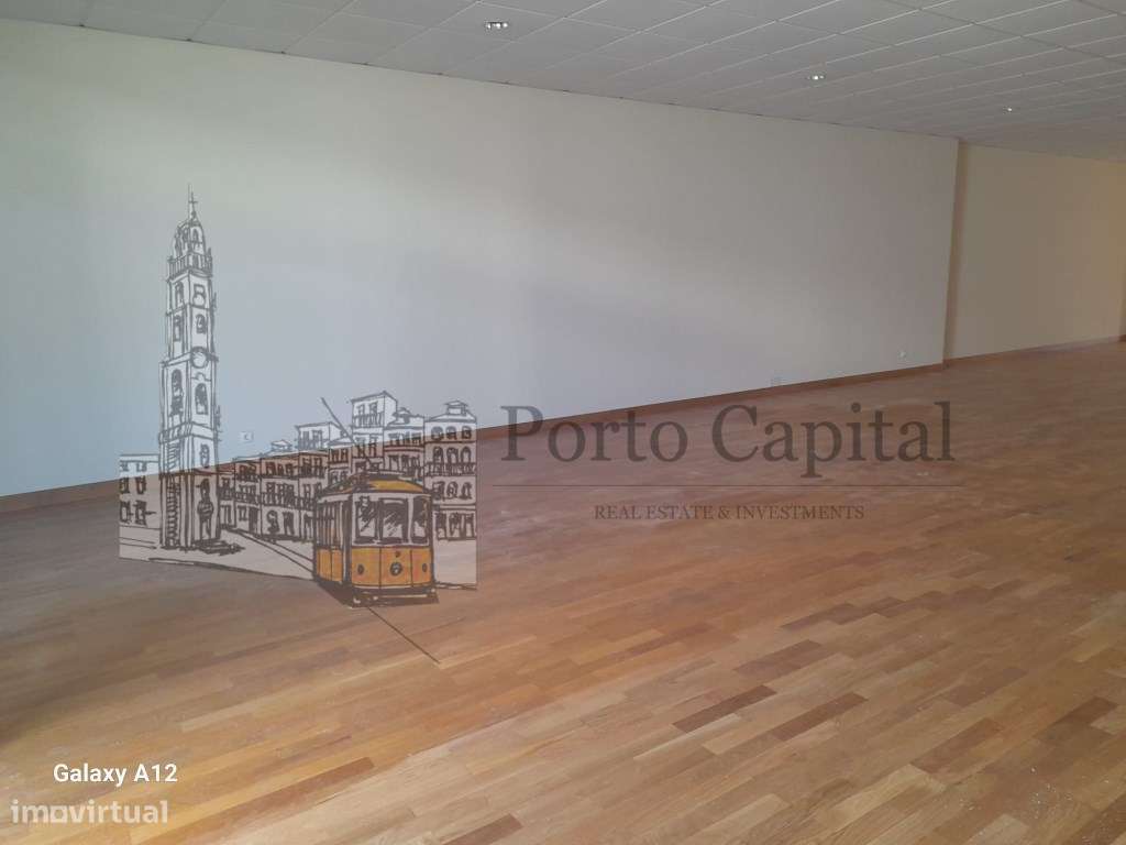 Excelente armazém junto ao Hospital Santo António - Grande imagem: 2/20