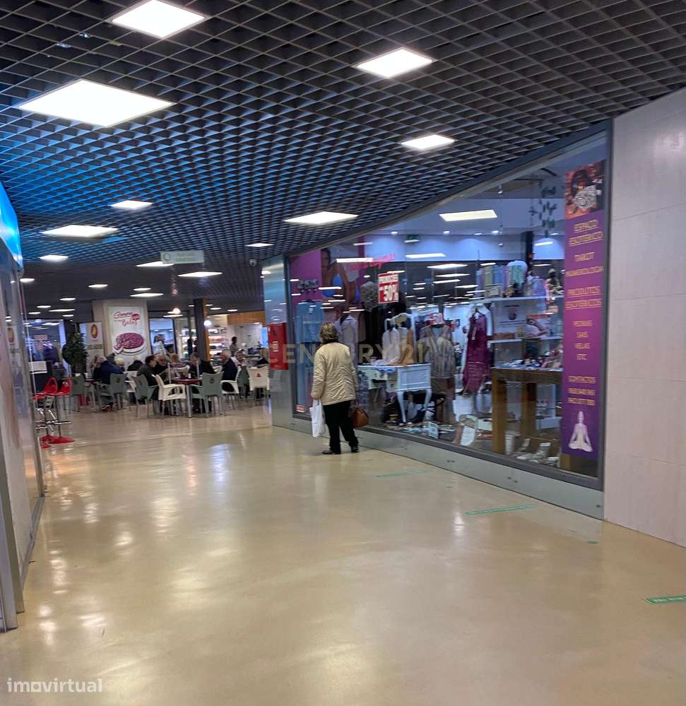 Loja com rentabilidade (6,7%) no Centro Comercial da Portela - Grande imagem: 5/10