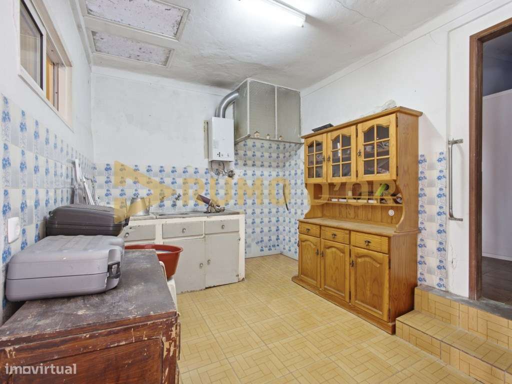 Quinta com 3 moradias e 3 garagens em Abrigada-12
