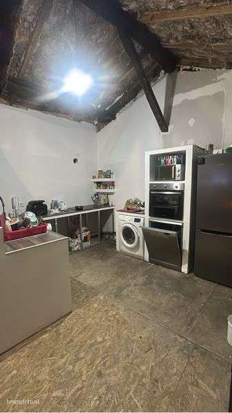 Casa com cave toda de pedra em aldeia - Grande imagem: 5/9