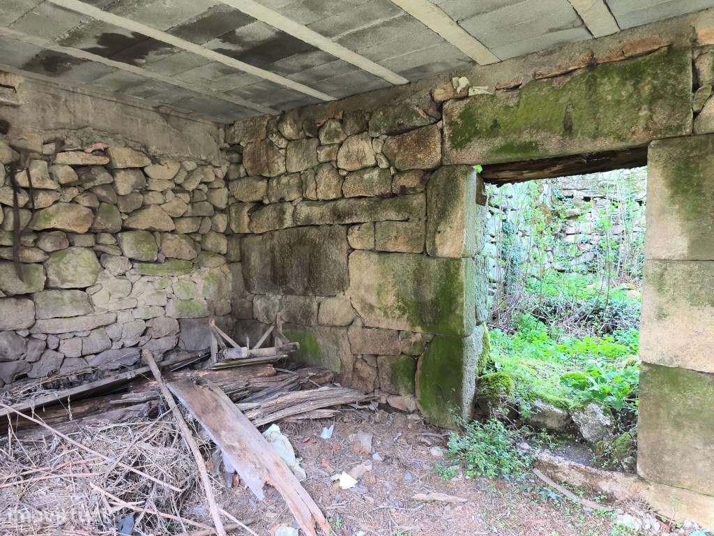 Ideal para reconstrução e valorização - A poucos minutos da vila de...-7
