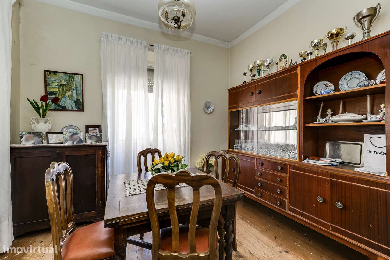 Andar de moradia T3 Para Renovar com Jardim e Localização Privilegiada-8