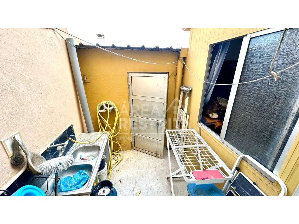 Apartamento T1 com Logradouro e Arrecadação/Garagem no Afonsoeiro -...-18