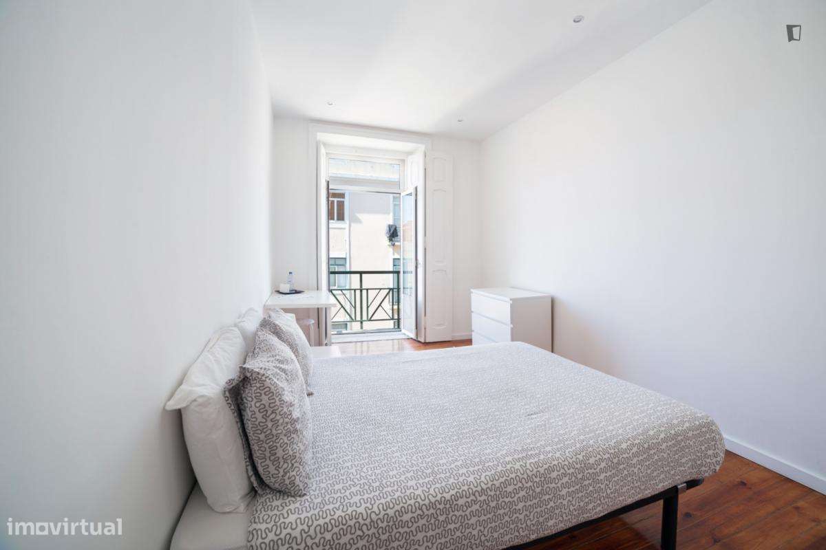 Quarto - localizado em Anjos Lisbon - Grande imagem: 2/16