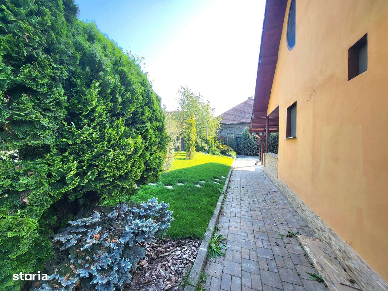 Casă de vânzare în centrul Sibiului – 3 camere și curte privată - Imagine principală: 4/10