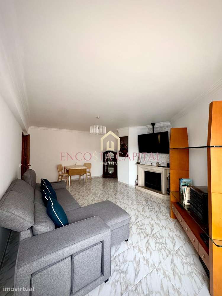 APARTAMENTO T2 QUELUZ C/ARRECADAÇÃO-1