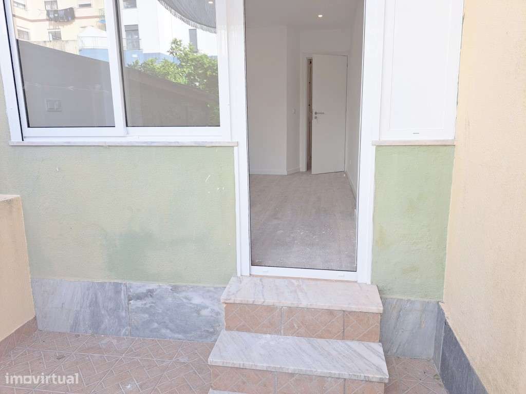 Apartamento T2 com pátio para venda em Algueirão-Mem Martins - Sint...-14