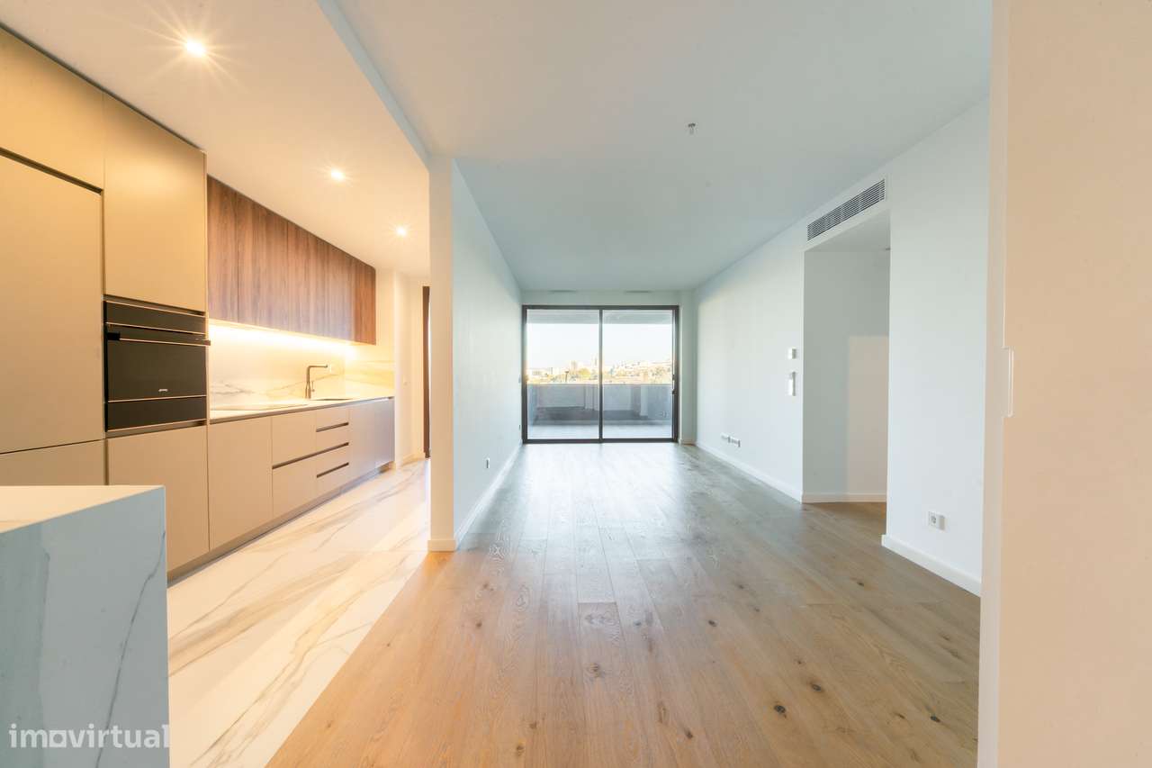 T2 Novo | 86 m² ABP | Varanda de 44 m² | Piscina Privativa Aquecida-0