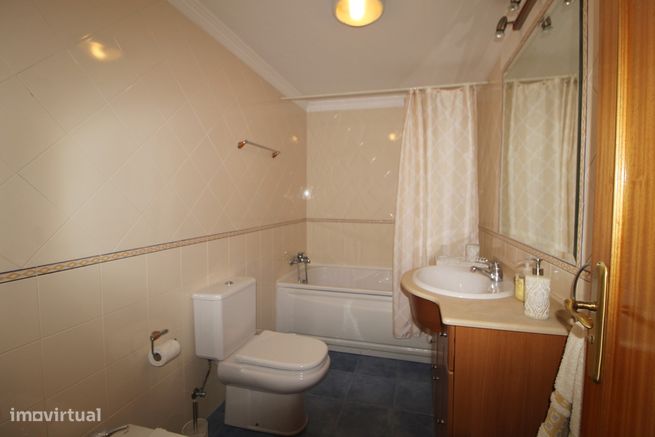 Apartamento com 4 assoalhadas situado no centro de Mem Martins-5