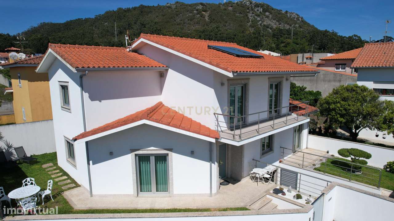 Moradia T4 em Esposende com Jardim e Garagem-32