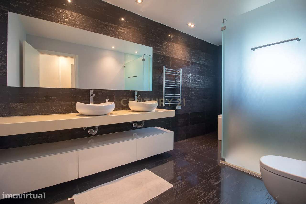 Viva o Luxo à Beira-Mar: Moradia Espetacular T5 com Piscina na Deslumb-34