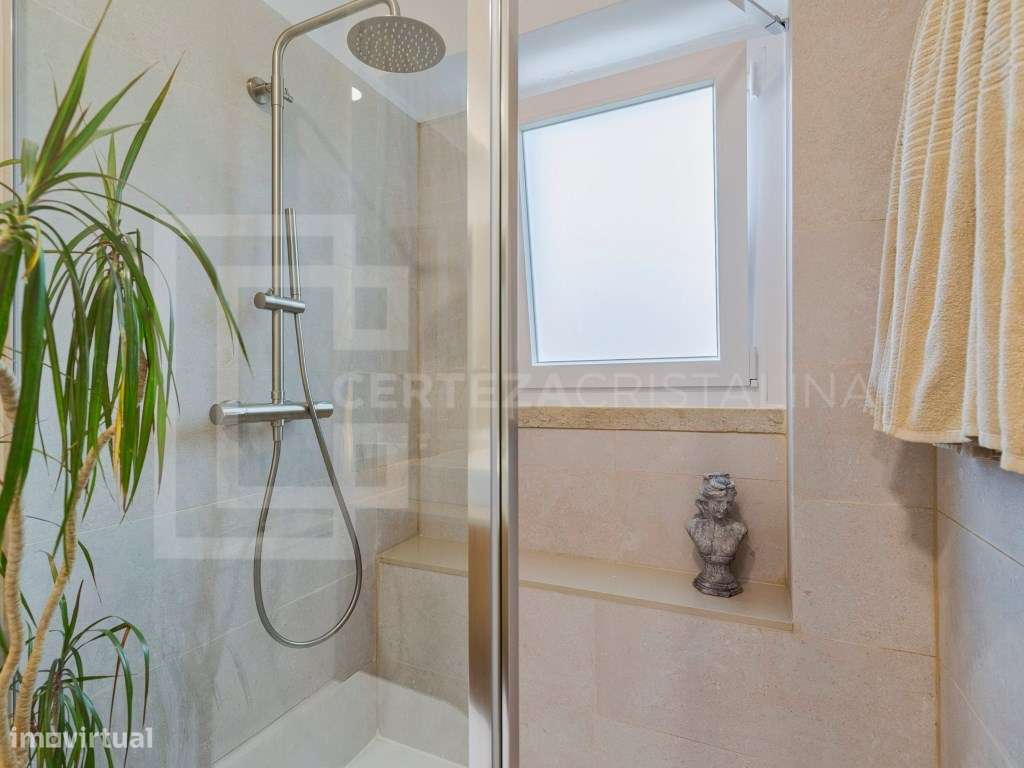 T2 integralmente renovado com piscina, jardim e arrecadação | Penha...-17