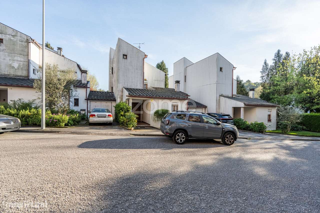 Moradia T4 em Banda em São José de São Lázaro, Braga-9