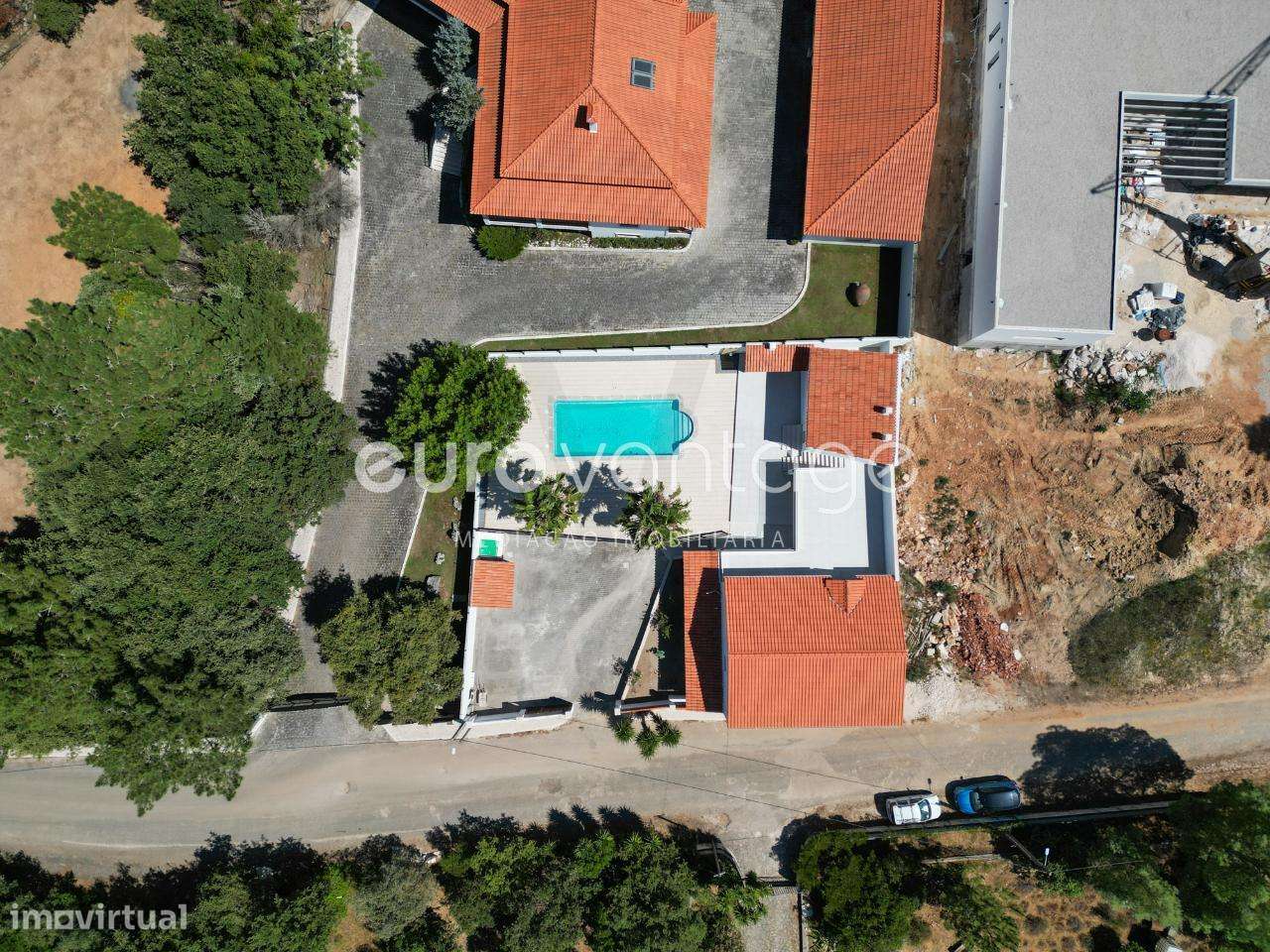 Moradia totalmente remodelada T6 com piscina + Anexo T1, para venda... - Grande imagem: 4/60