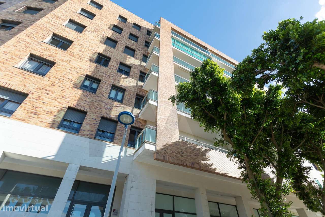 T2 com Varanda, Estacionamento e Arrecadação – Conforto e Funcionalida - Grande imagem: 2/40