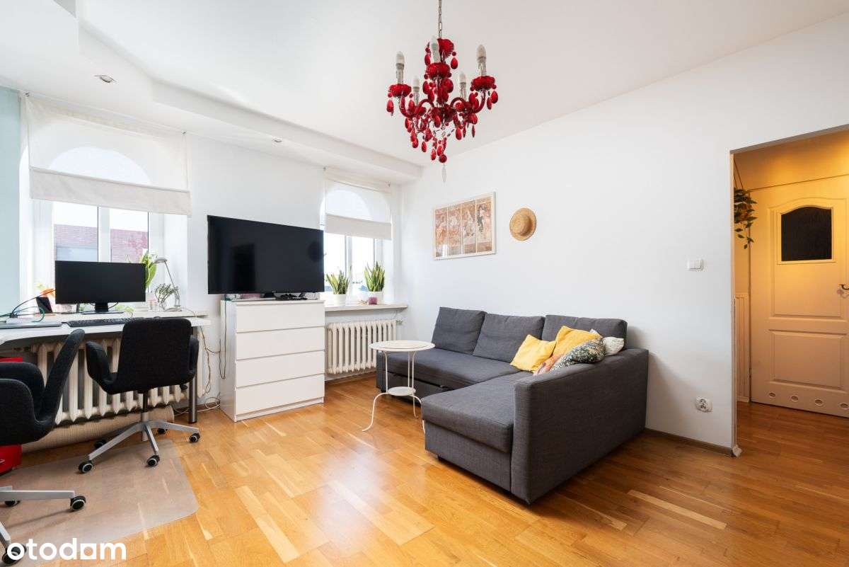 Przestronna kawalerka przy Placu Konesera-4