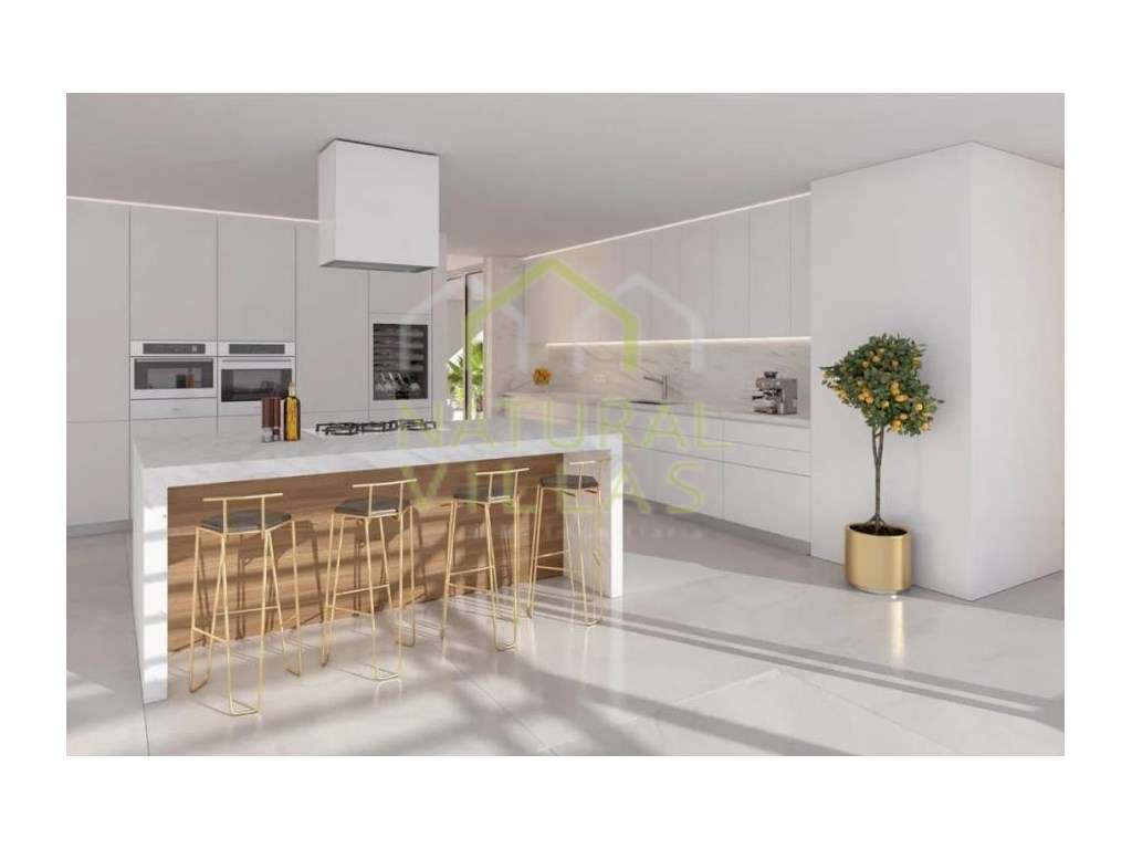 Duas Moradias Isoladas T5 e T3 na zona de Loulé-6