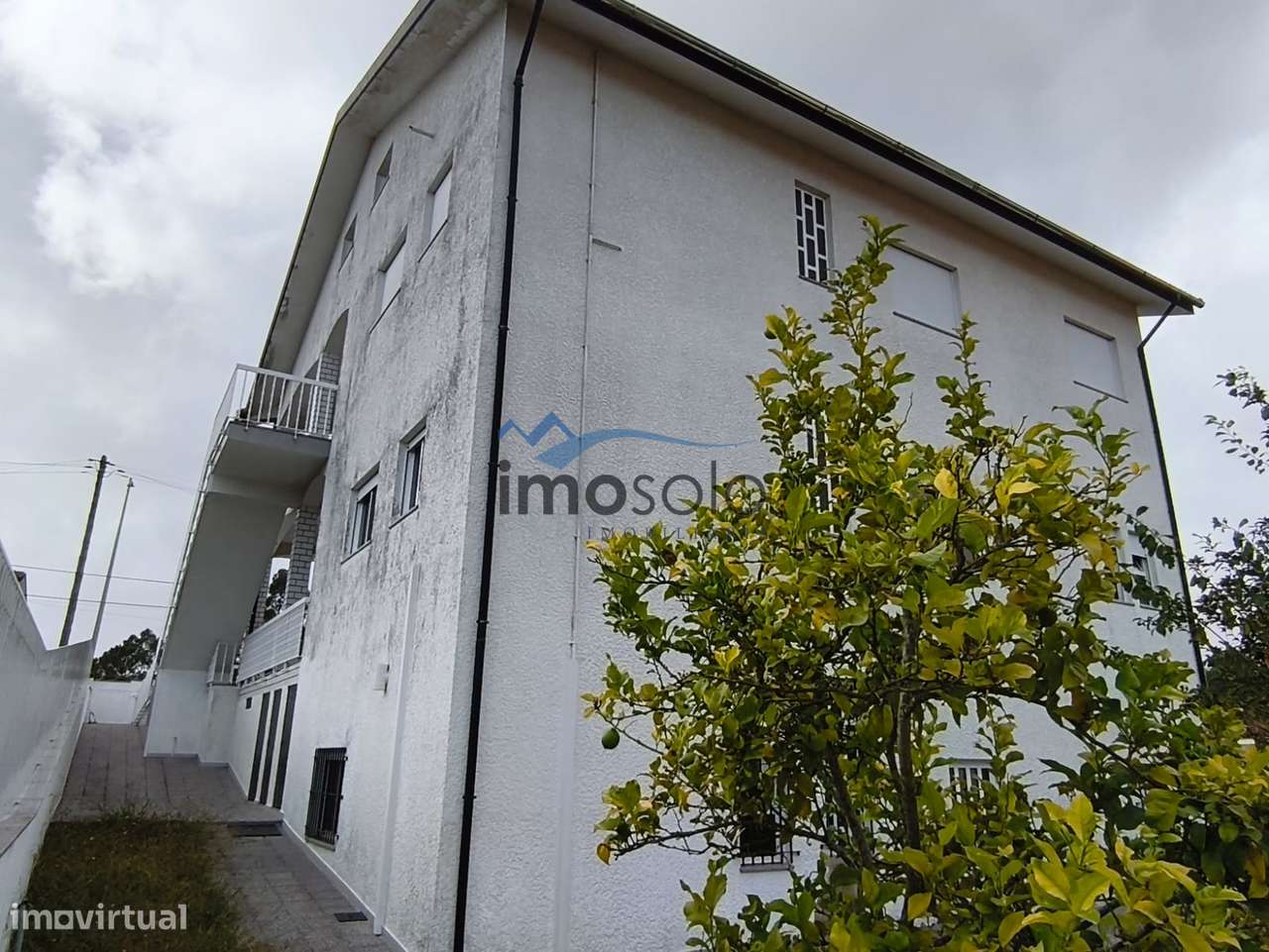 Moradia T3 com Loja Comercial em São João de Ver-6