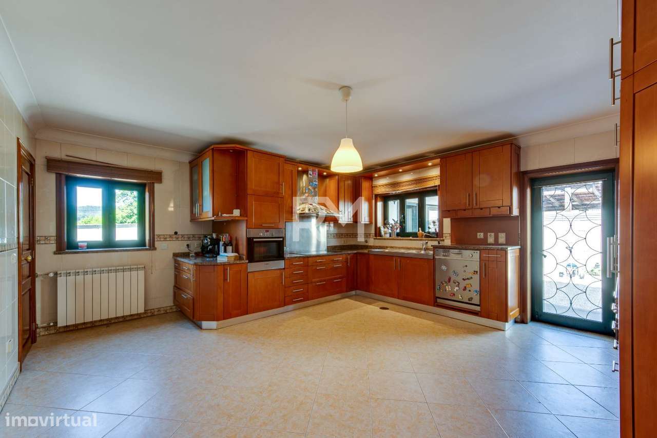 MORADIA T5 COM ESPAÇO EXTERIOR | SUSÃO, VALONGO-5