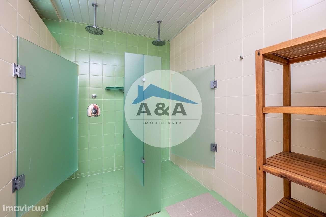 Exclusiva Propriedade de Luxo com Áreas Generosas e Próxima das Praias-53