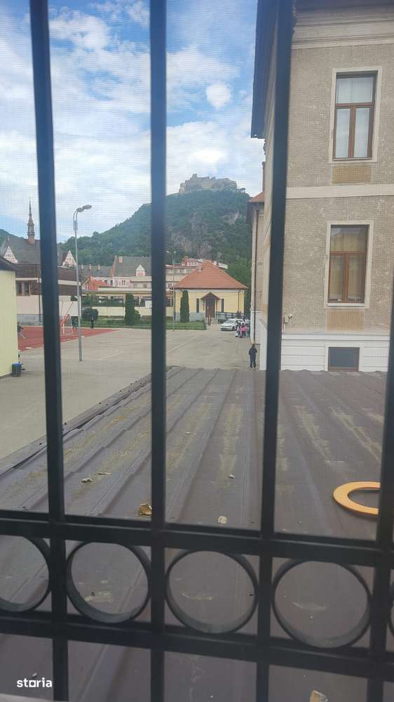 De vanzare/inchiriere apartamentin vila,zona liceul Decebal-1