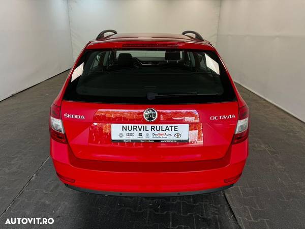 Skoda Octavia Combi Diesel 1.6 TDI DSG Ambition - 12