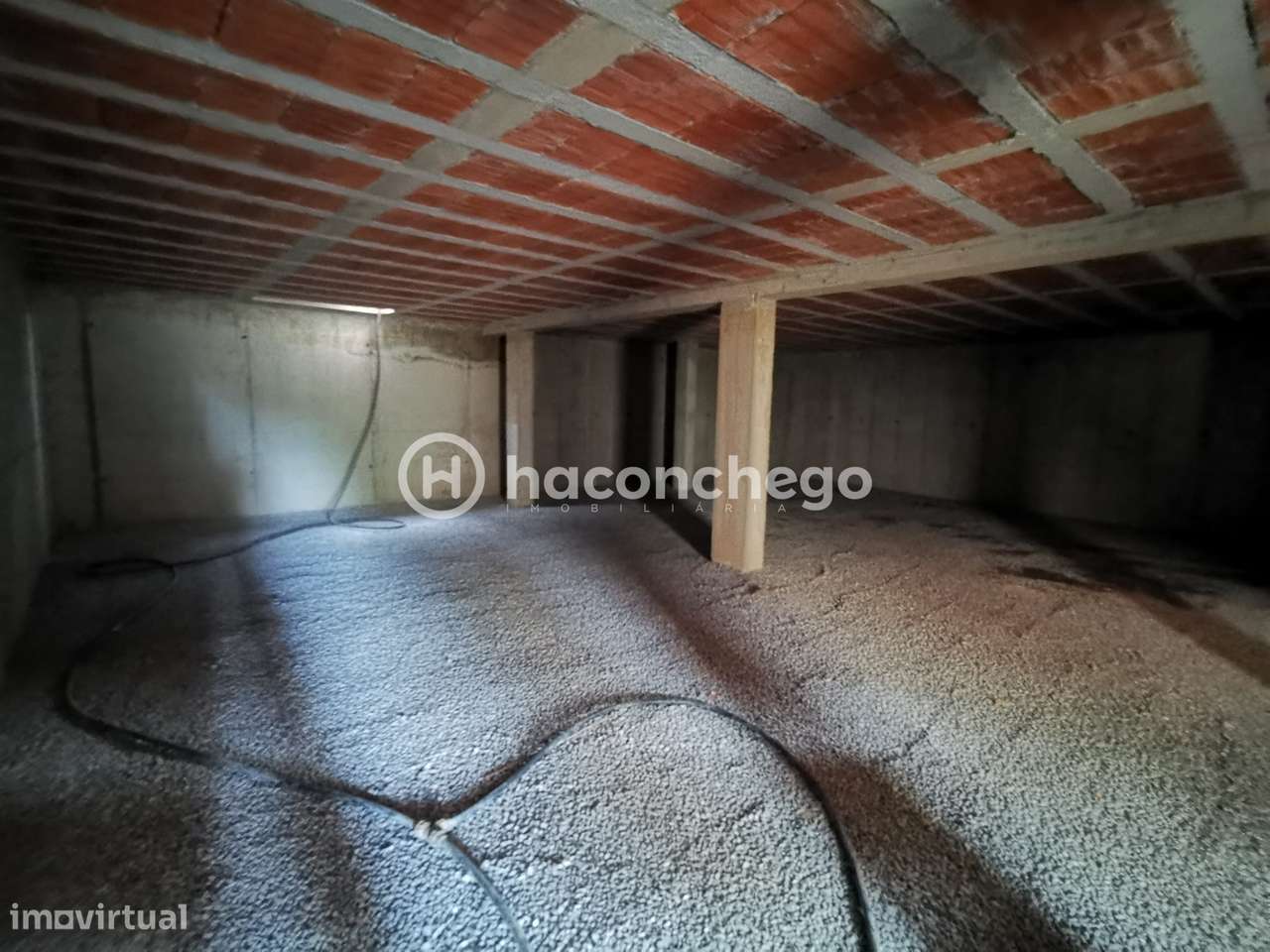 Apartamento T2 com logradouro e garagem Galegos Santa Maria Barcelos-16