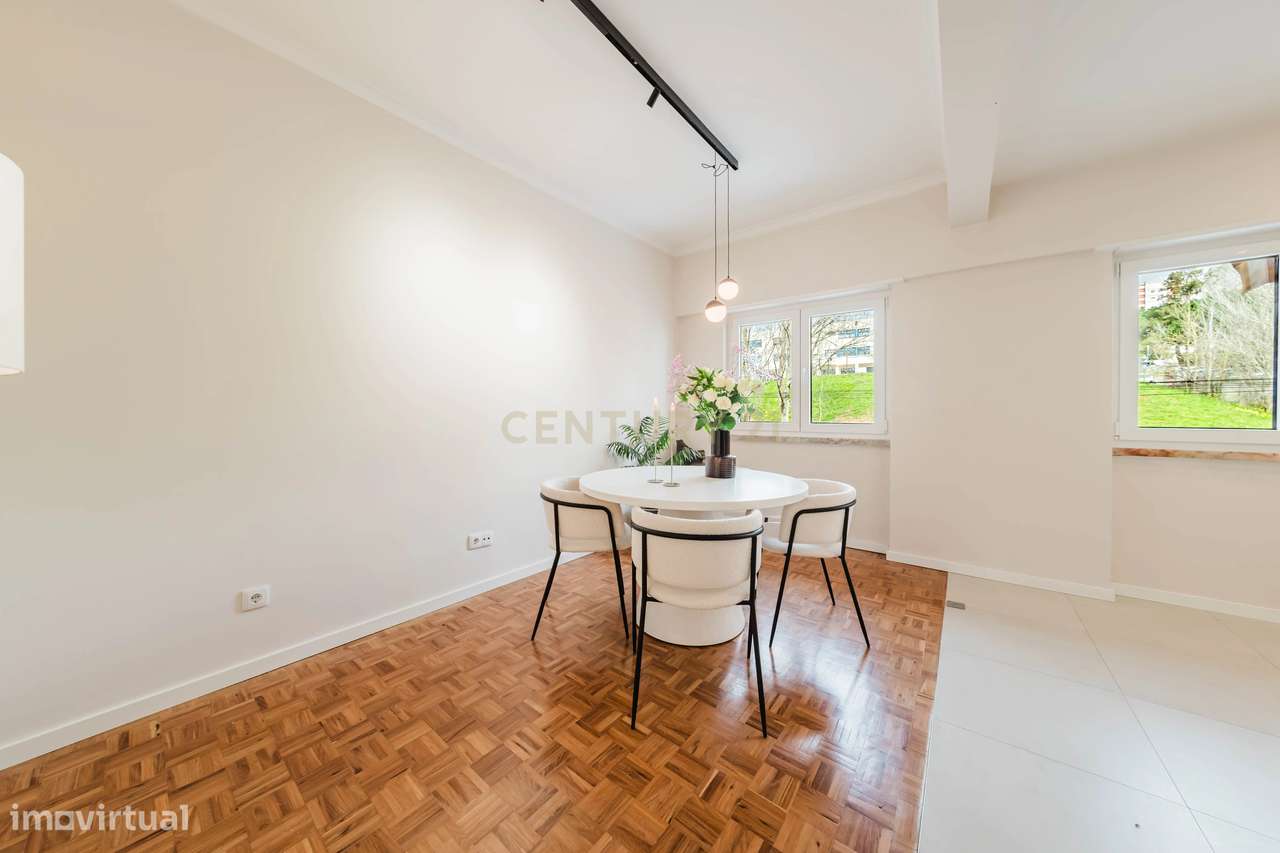 T4 luminoso com varanda ampla a 5 minutos da estação de Monte Abraão-23