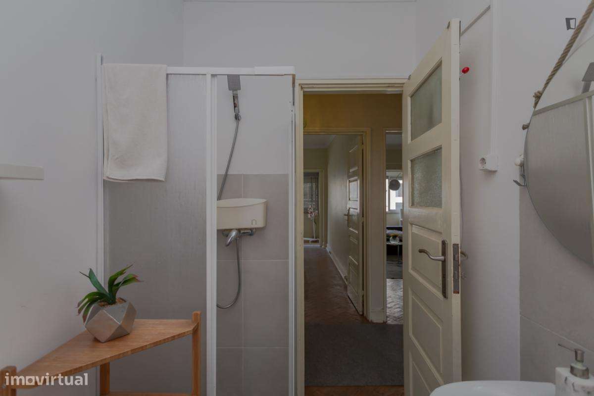 Quarto - localizado em Anjos Lisbon - Grande imagem: 4/8