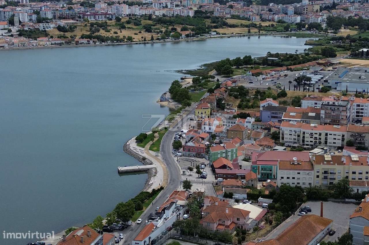 Apartamento T2 com logradouro e anexo.-29
