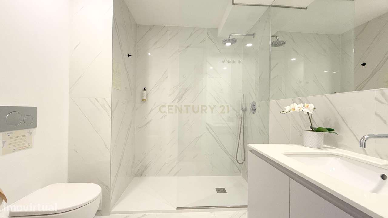 EXCLUSIVO T2 DUPLEX COM GARAGEM E VARANDA NO CORAÇÃO DA BAIXA DO PORTO-5