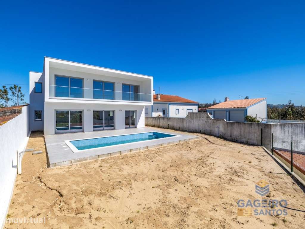 Moradia T4 com piscina, nova e pronta a habitar a 4 km da baía de S...-53