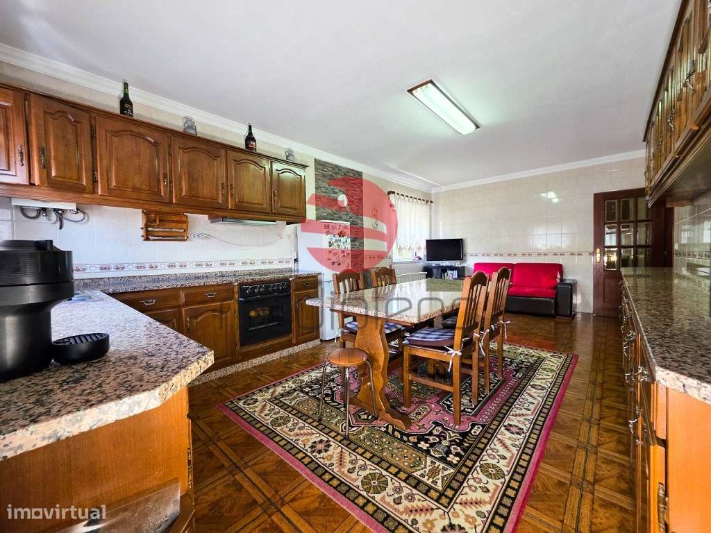 MORADIA T6 C/ GARAGEM-1