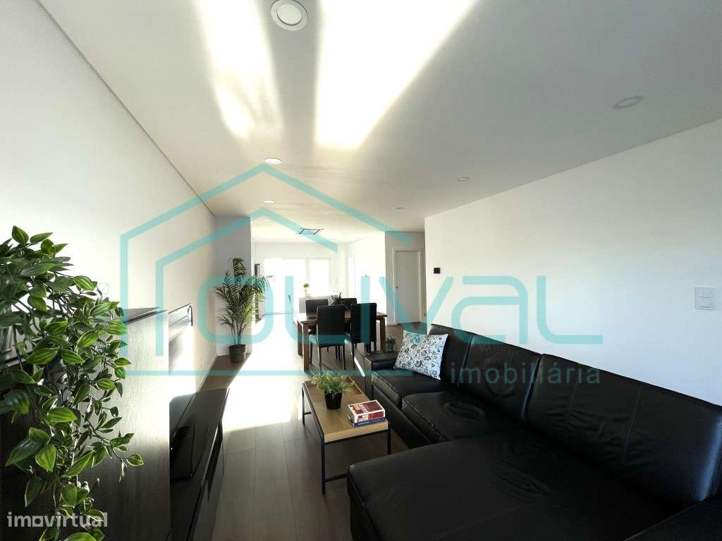 Moradia T3+1 Moderna com Piscina Privada - Conforto, Elegância e Fu...-1