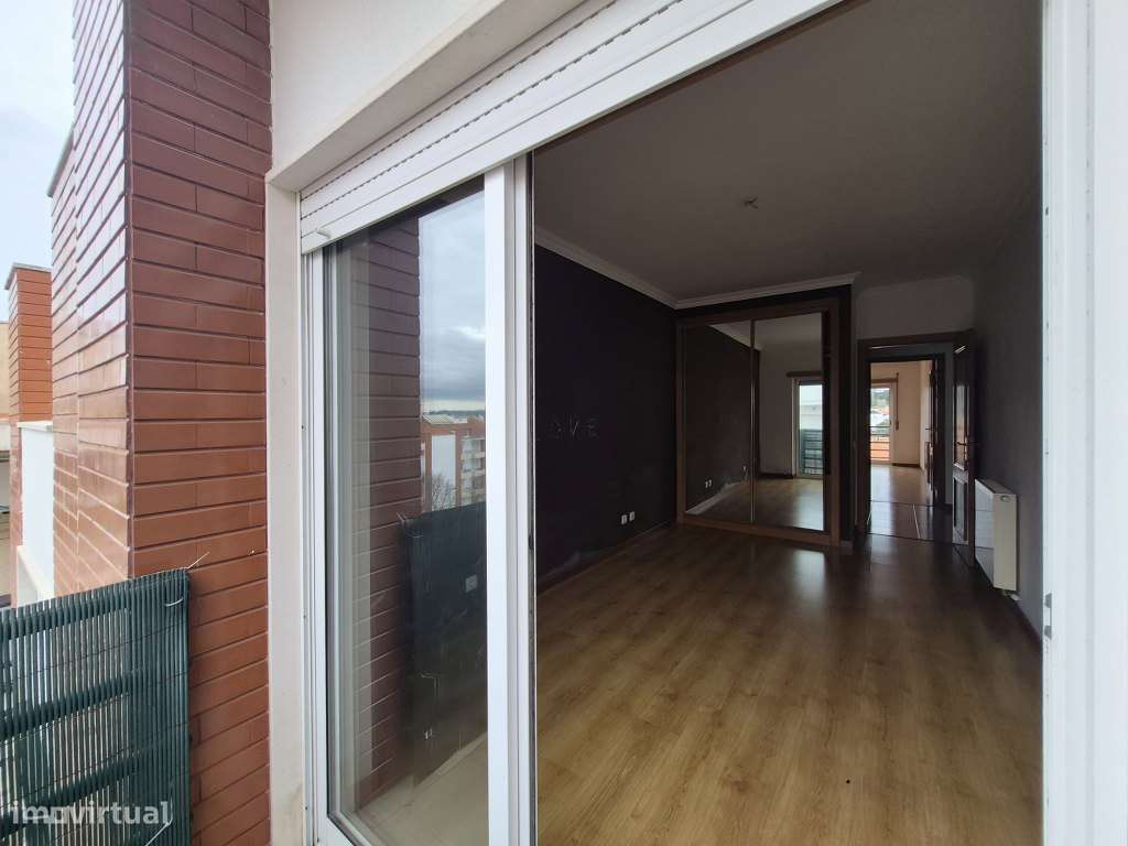 T2 com arrecadação e elevador Feijó, Almada-5