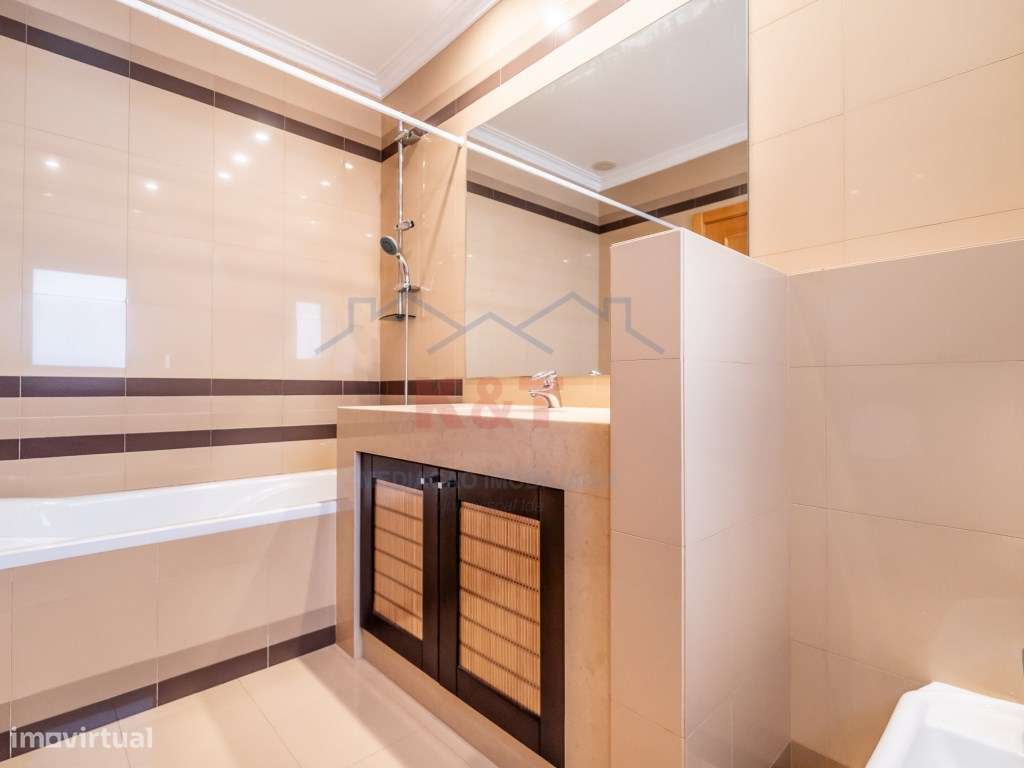 Moradia T5 de Luxo + Apartamento T3 - Lagoa-30