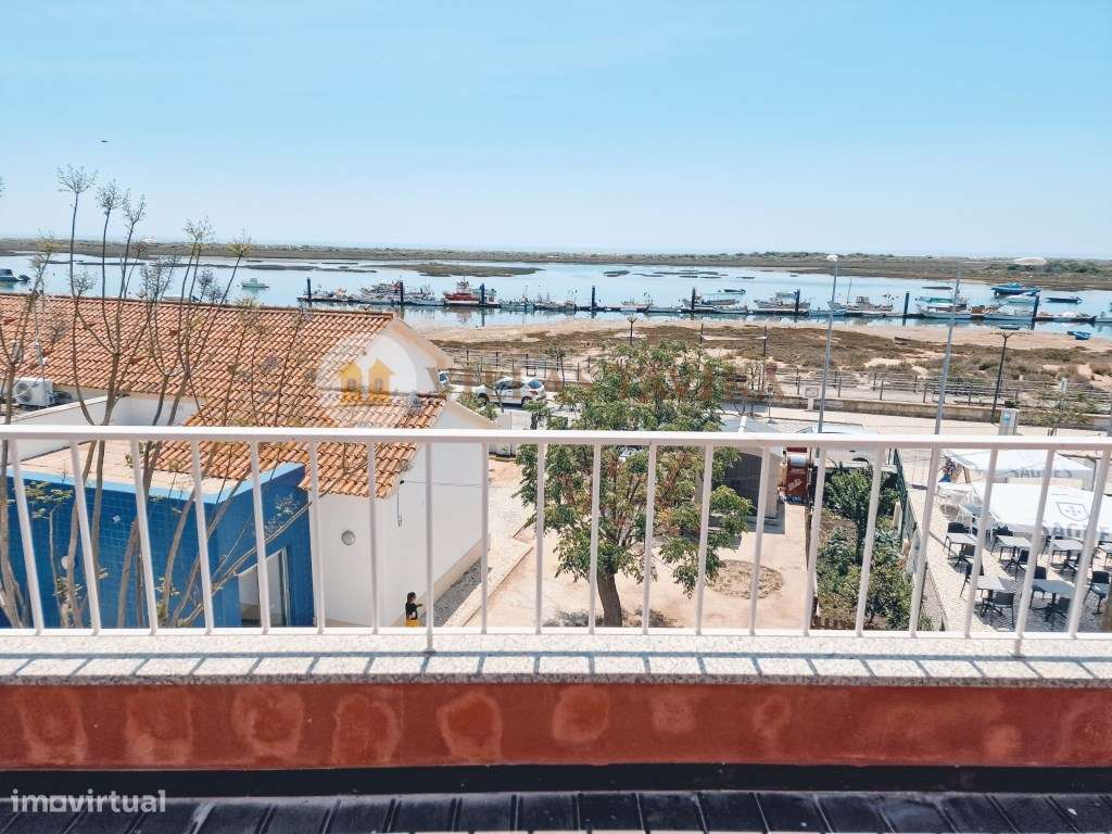 Prédio com 2 andares - Restaurante e 2 Apartamentos - Cabanas de Ta... - Grande imagem: 5/41