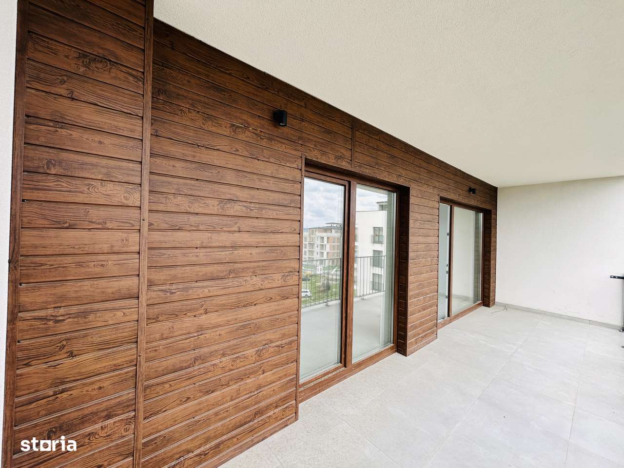 INTABULAT! 3 camere - 73mp- 2 logii- boxa-2