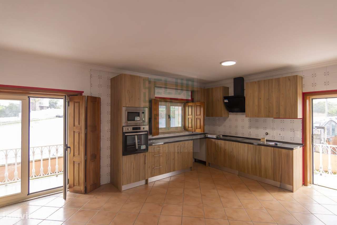 Moradia T3 Remodelada com 4 frentes - Nine Famalicão - Grande imagem: 4/22