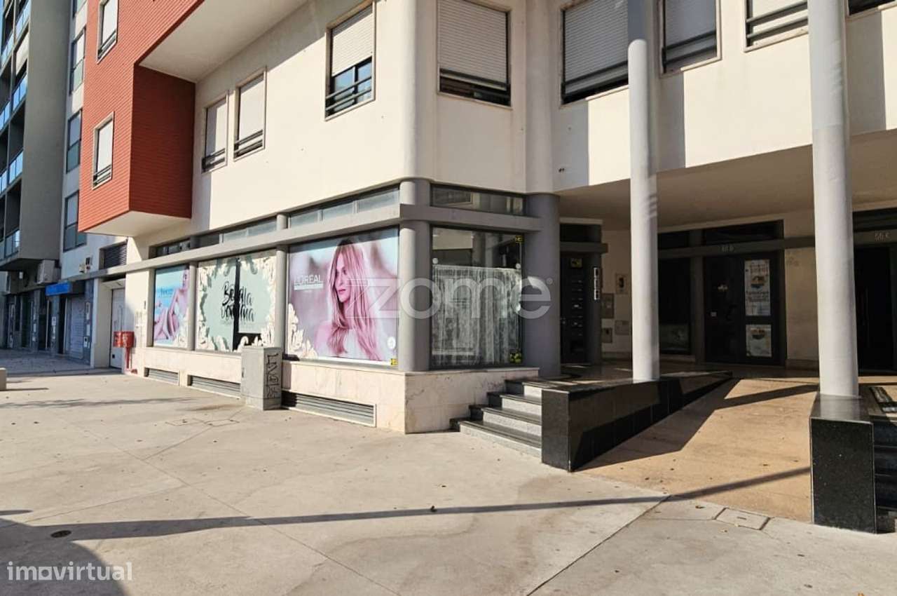 Loja 177 m2 Barreiro-2