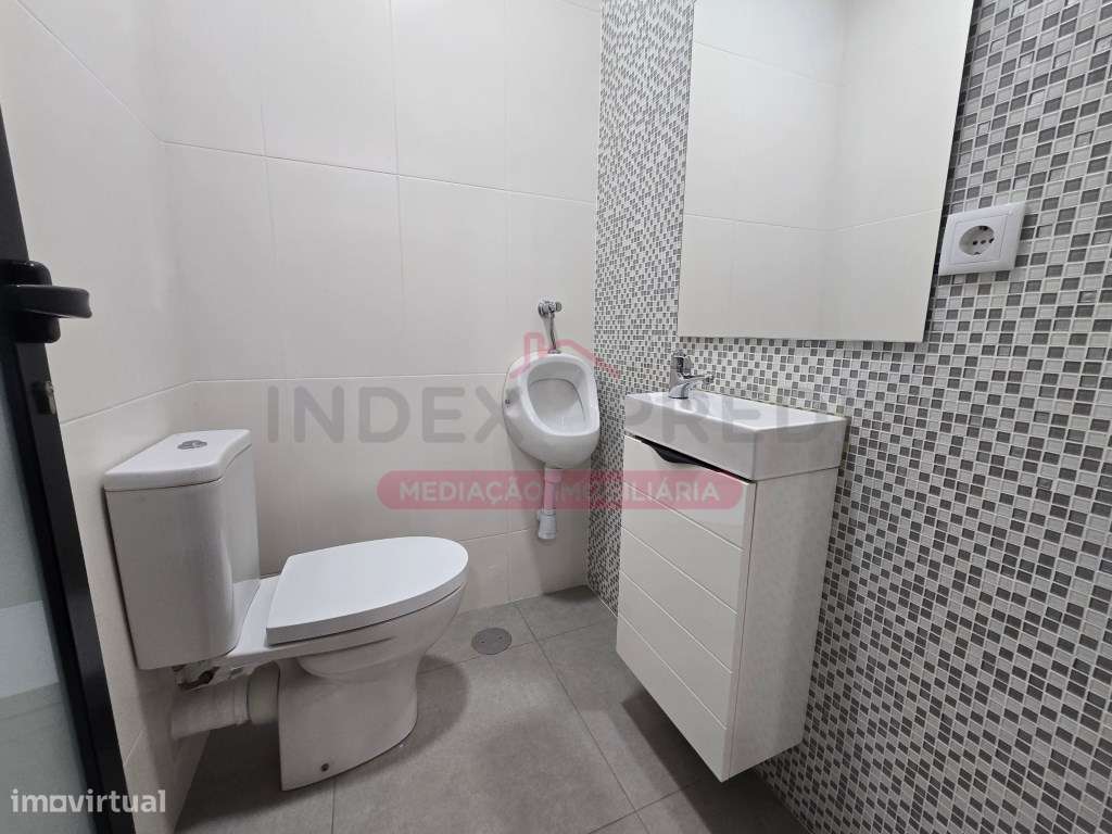 Escritório amplo com WC - Arrendamento - Águeda - Grande imagem: 3/6