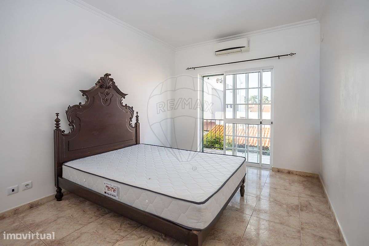 Moradia T3 com Quintal, Escritório e Churrasqueira – Quinta do Conde-25