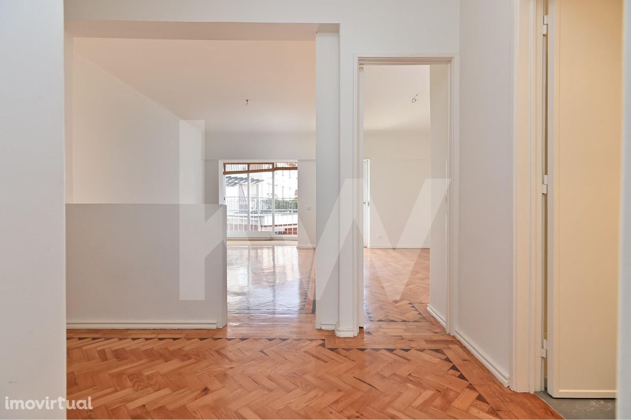 Apartamento T2 renovado na Lapa, Lisboa