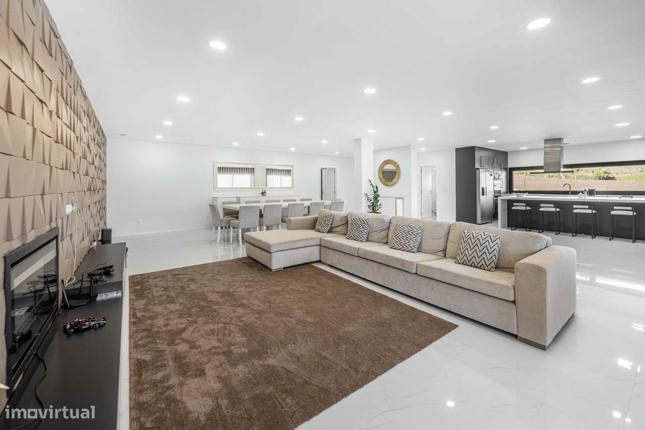 Moradia T4 semi-nova c/ 4 suites-29