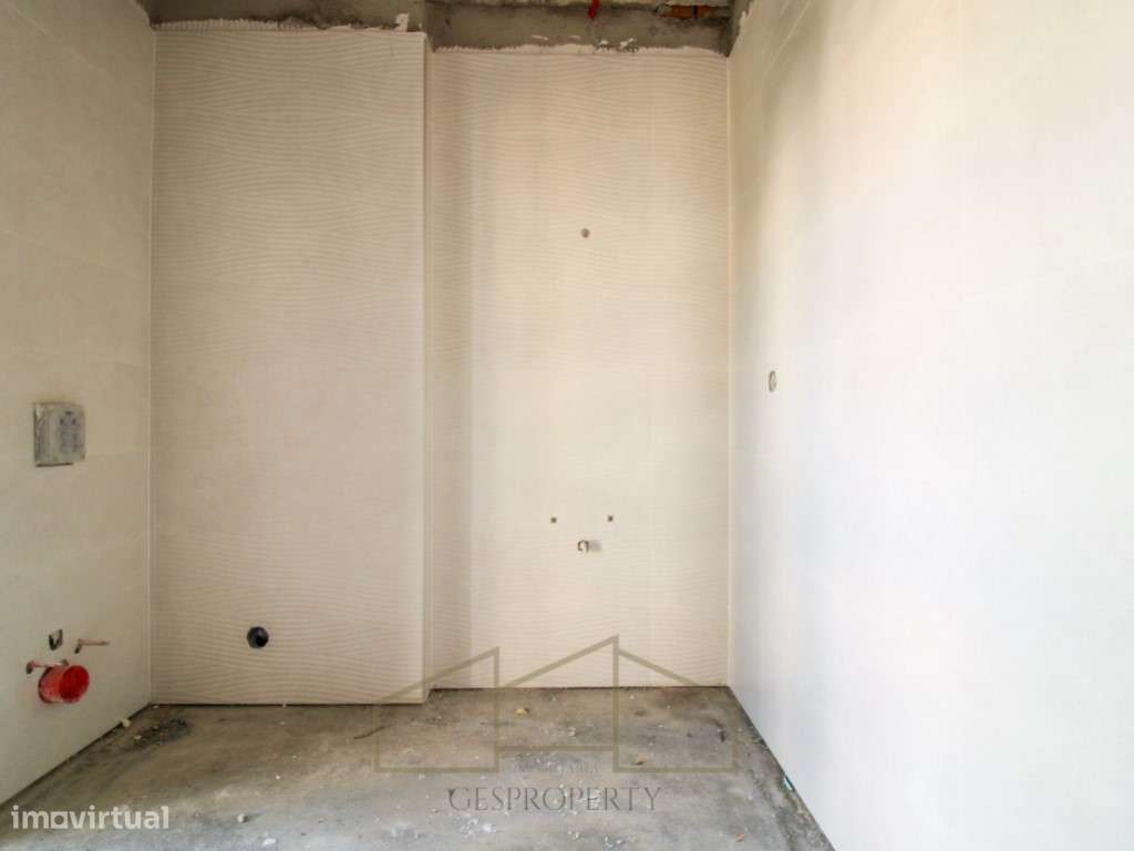 Moradia T4 Geminada com piscina na Sobreda-21