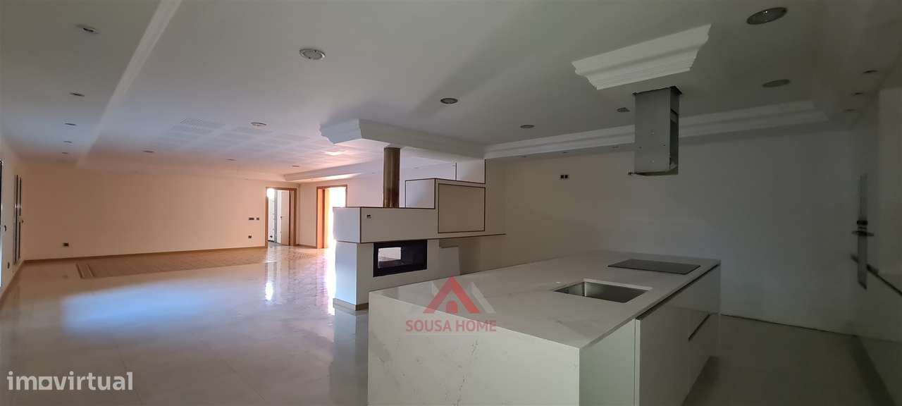 Moradia T7 + Sala c/ 100M2 + Terreno 4.666M2-15