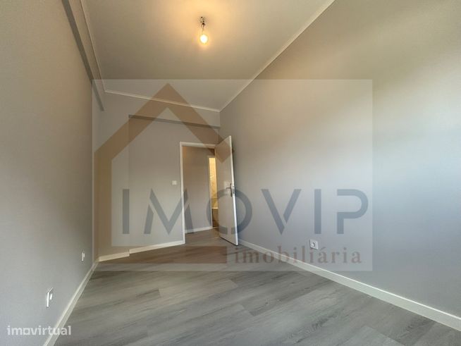 Apartamento T3 TOTALMENTE REMODELADO EM LOURES-9