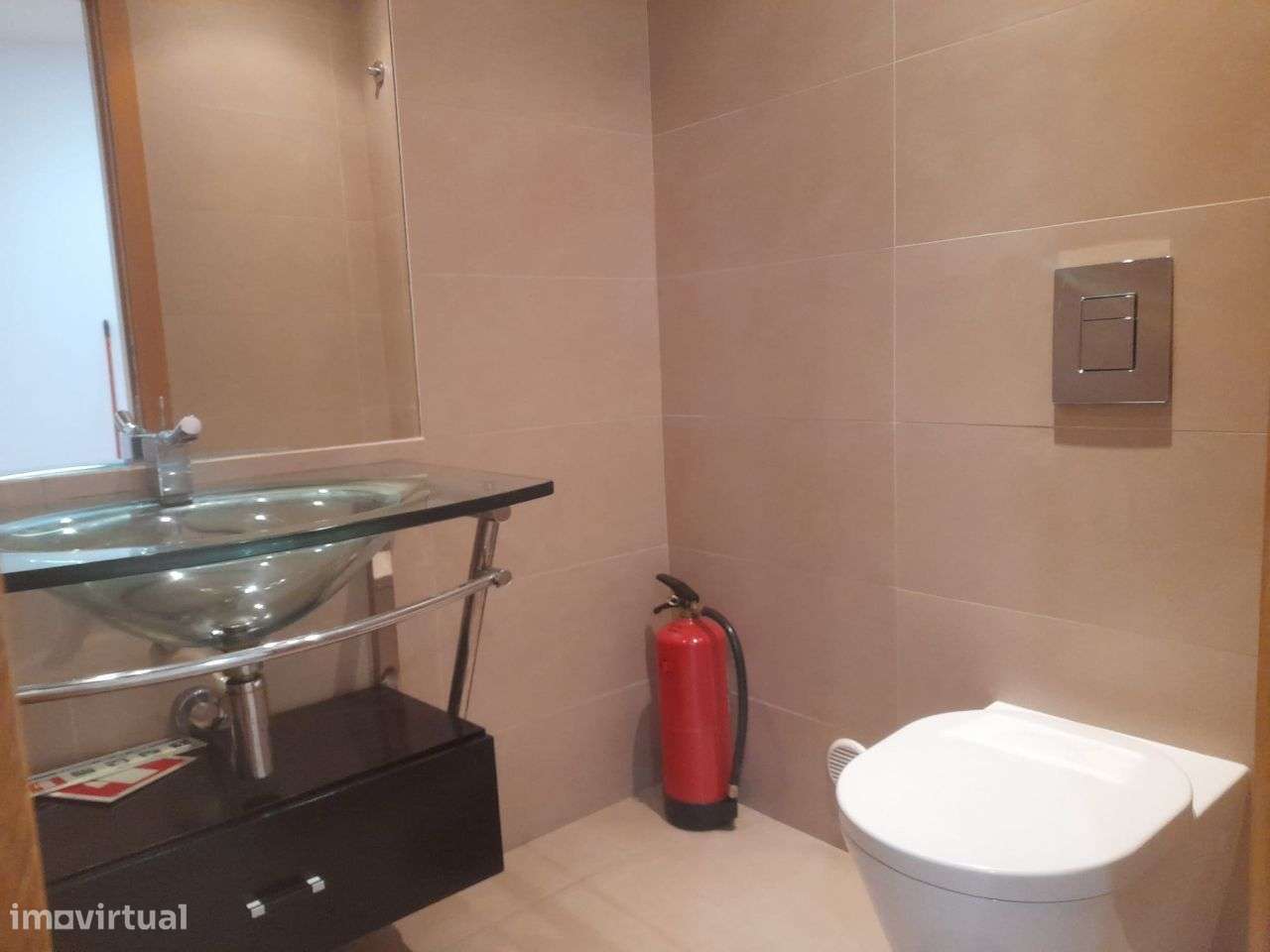 Loja | Escritório em zona comercial da Cruz Quebrada, como NOVO! - Grande imagem: 4/12