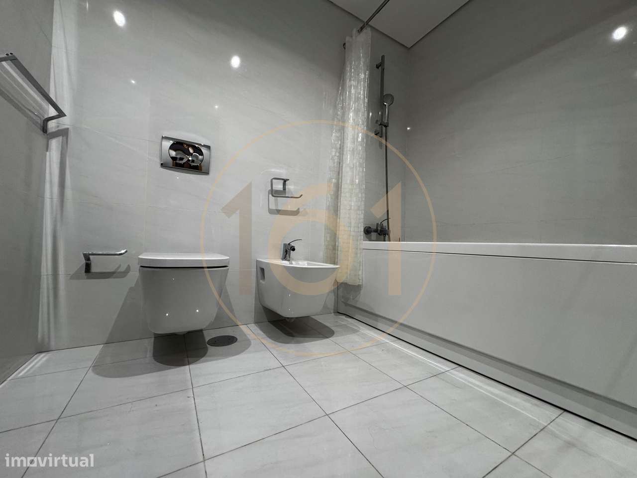 Apartamento T3+1 duplex com 2 terraços e varandas-15